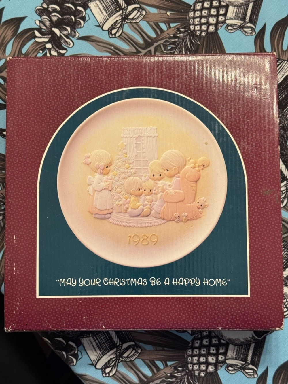1989 Collectible Plate with Pastel Design